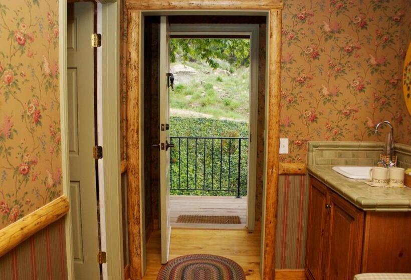 فندق Circle Bar B Guest Ranch