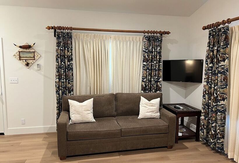 فندق Circle Bar B Guest Ranch