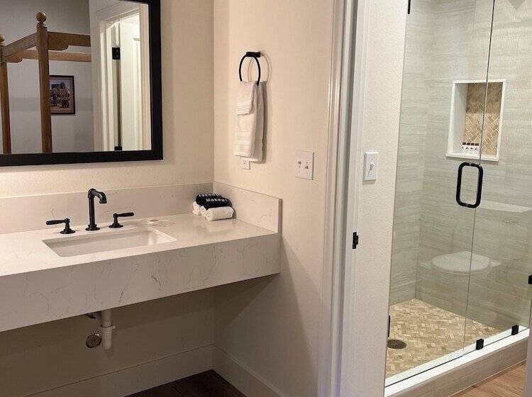 فندق Circle Bar B Guest Ranch