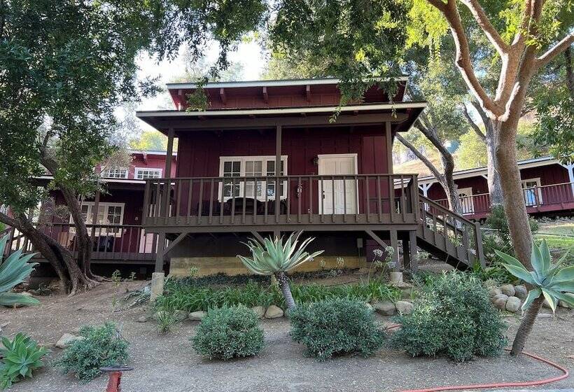 فندق Circle Bar B Guest Ranch