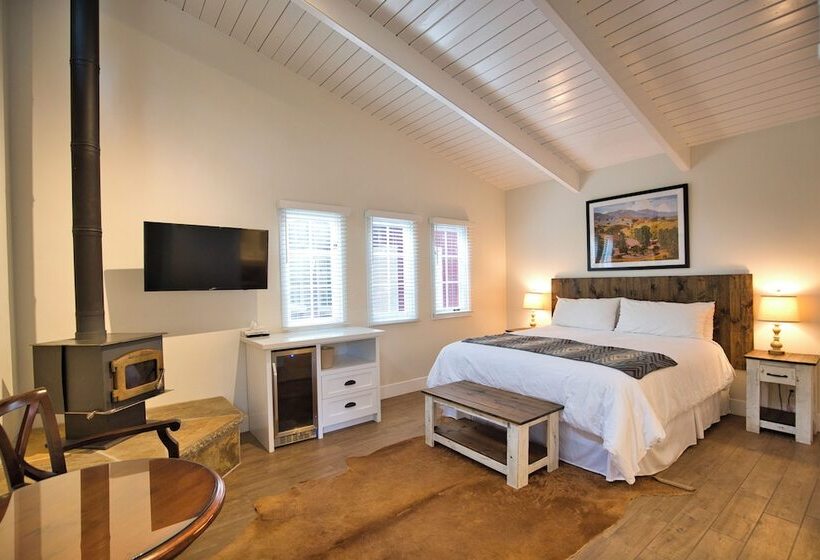 فندق Circle Bar B Guest Ranch