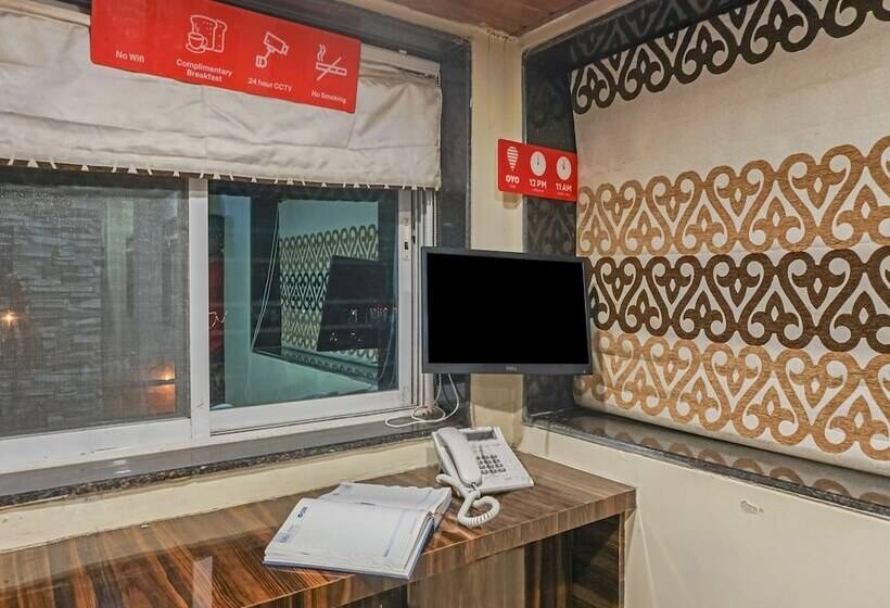 בית מלון כפרי Oyo 23624 Panchgani Inn