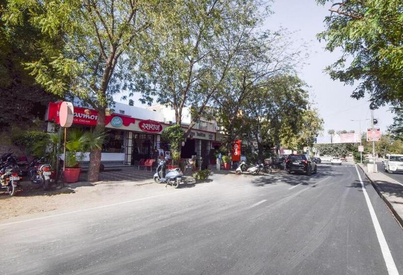 فندق Oyo 24408 Nirmala Guest House