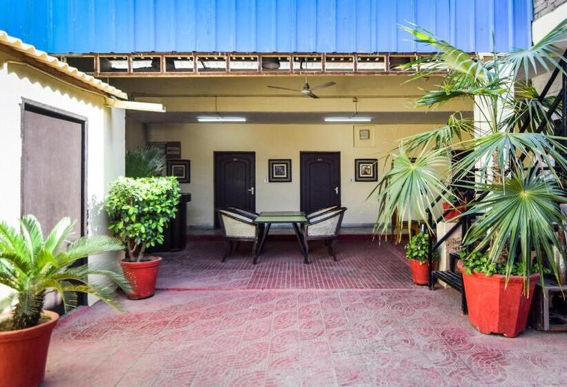 فندق Oyo 24408 Nirmala Guest House