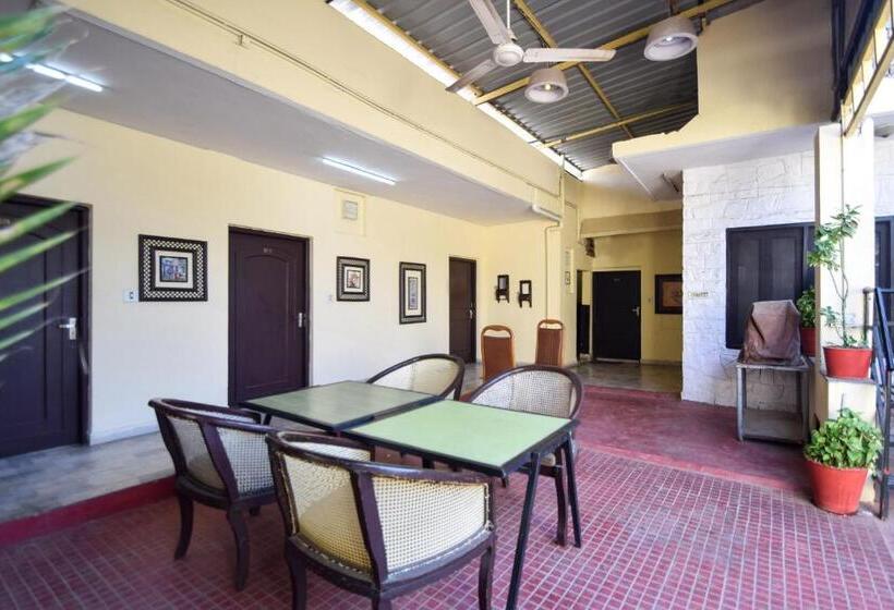 فندق Oyo 24408 Nirmala Guest House