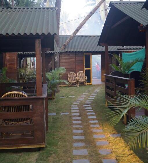 فندق Palolem Luxuries Beach Cottages