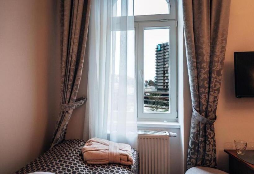 בית מלון כפרי Star