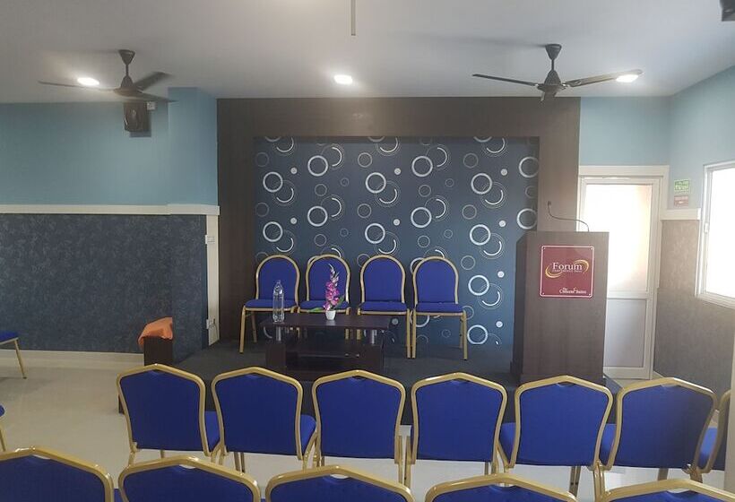 호텔 The Crescent Suites