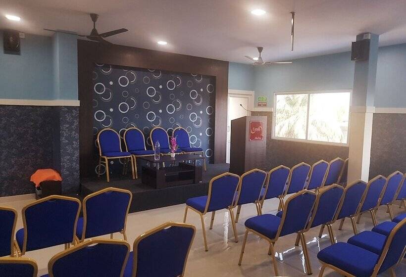 호텔 The Crescent Suites