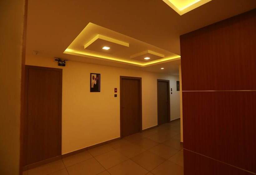 호텔 The Crescent Suites