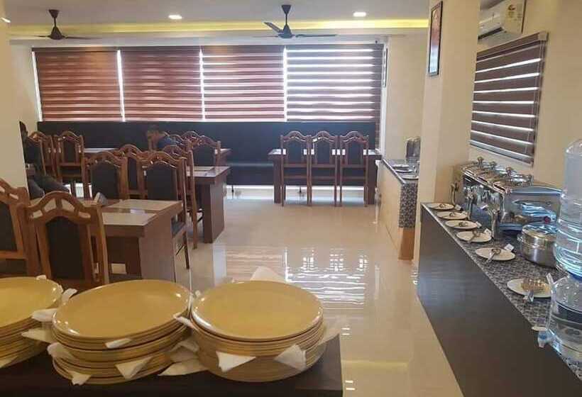 호텔 The Crescent Suites