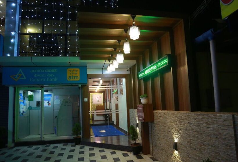 호텔 The Crescent Suites