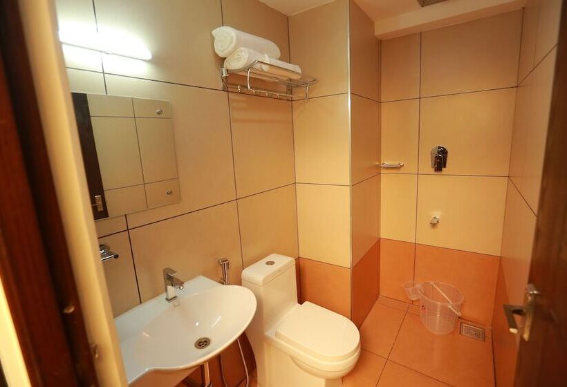 호텔 The Crescent Suites