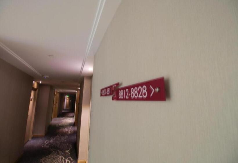 Yitel Hotel Shanghai Hongqiao Caohejing Hongmei Road Metro Station