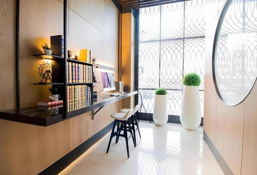 Yitel Hotel Shanghai Hongqiao Caohejing Hongmei Road Metro Station