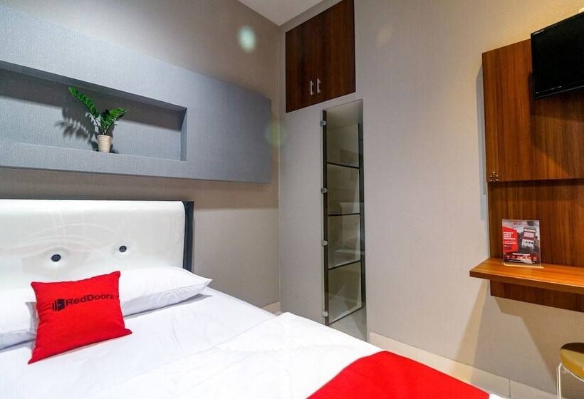 膳宿费 Reddoorz Near Kebon Jeruk Jakarta