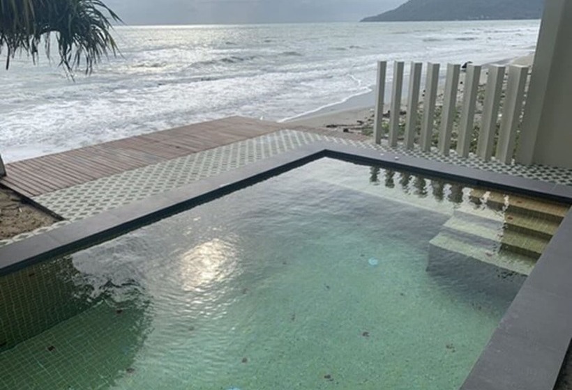 استراحتگاه Wis Beach Khanom