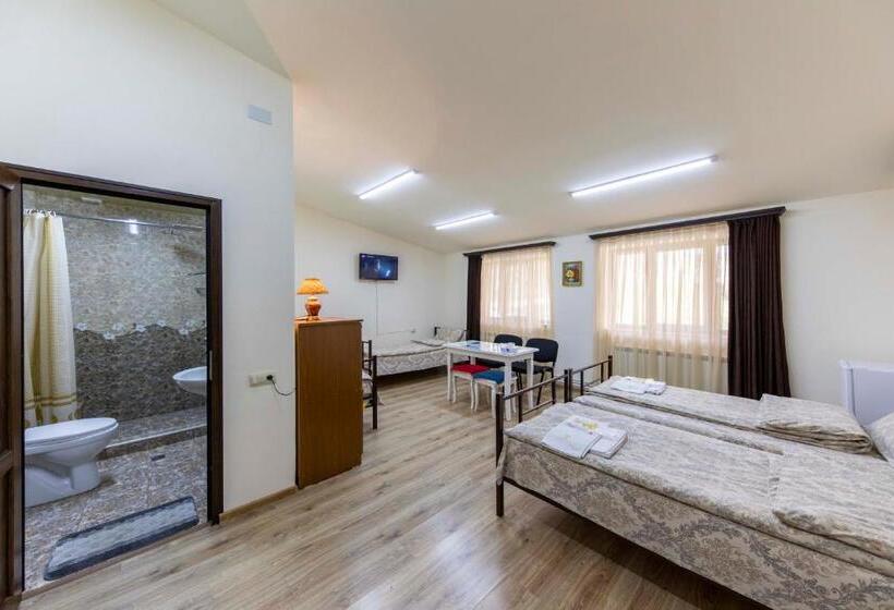 호스텔 Tatev Hotel And Tours