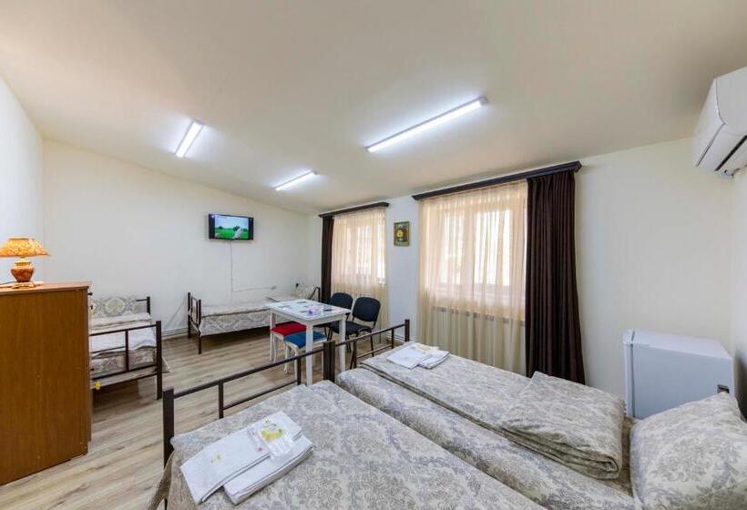 호스텔 Tatev Hotel And Tours