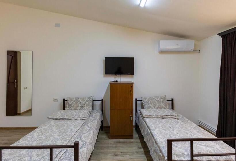 호스텔 Tatev Hotel And Tours