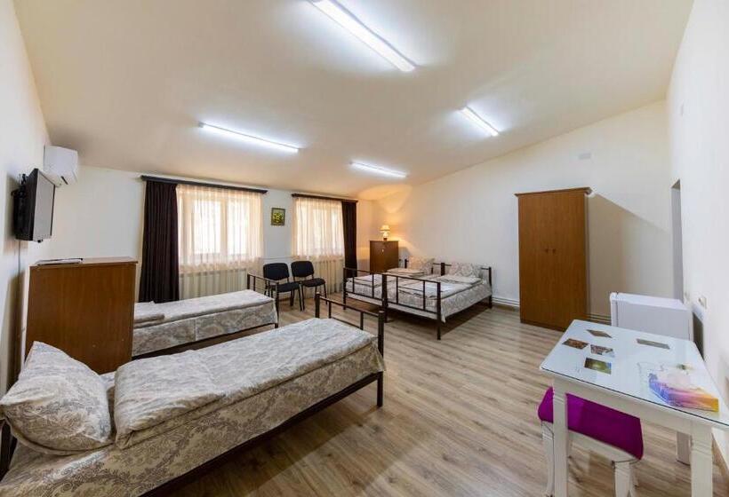 호스텔 Tatev Hotel And Tours
