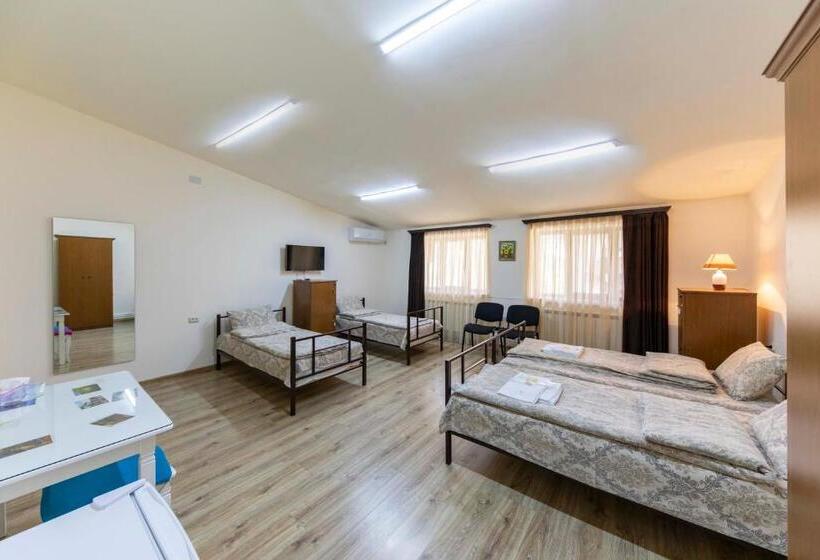 호스텔 Tatev Hotel And Tours