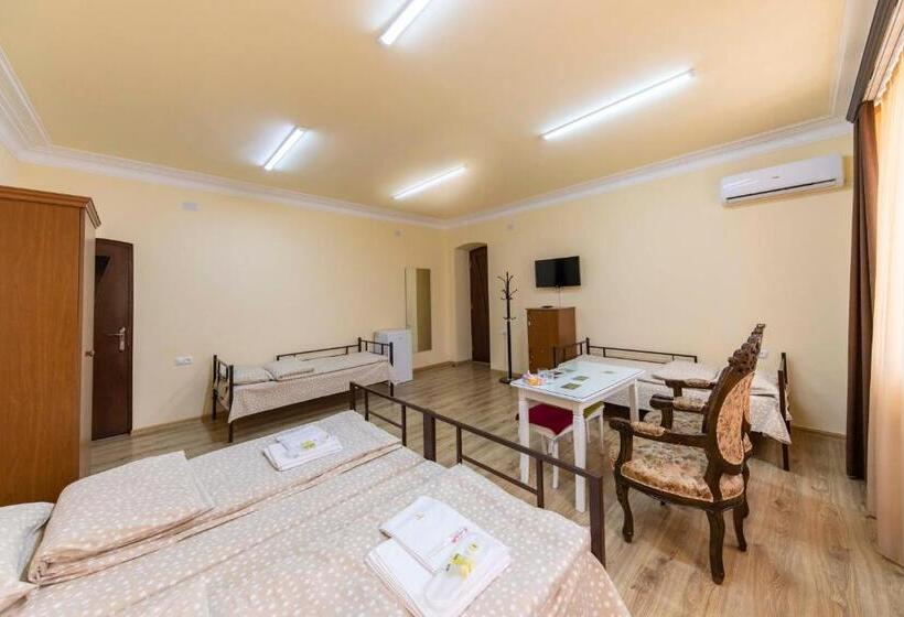 호스텔 Tatev Hotel And Tours