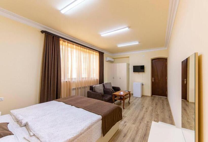 호스텔 Tatev Hotel And Tours