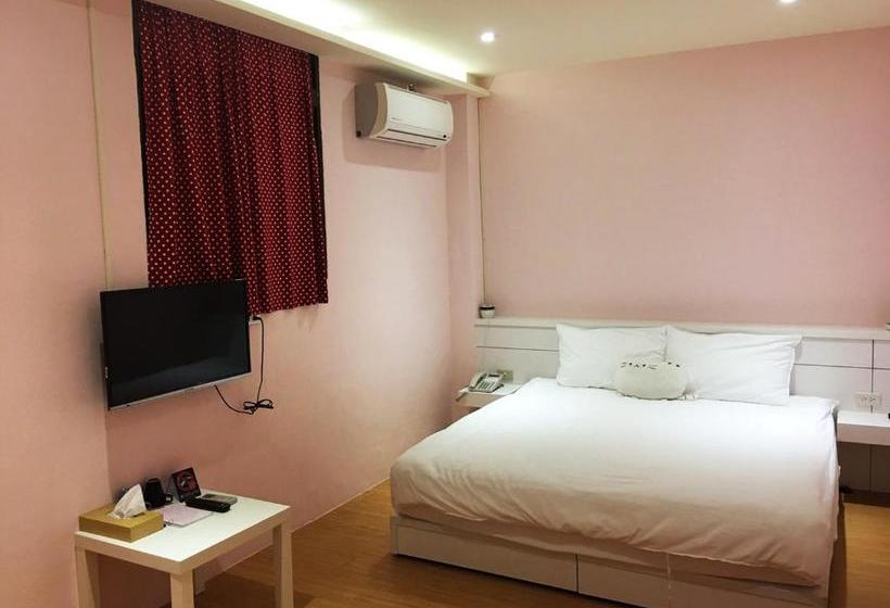 Bed and Breakfast 3 Feet Cat