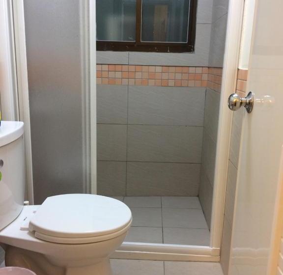 Bed and Breakfast 3 Feet Cat