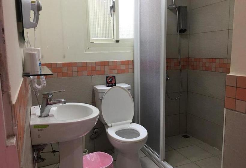 Bed and Breakfast 3 Feet Cat