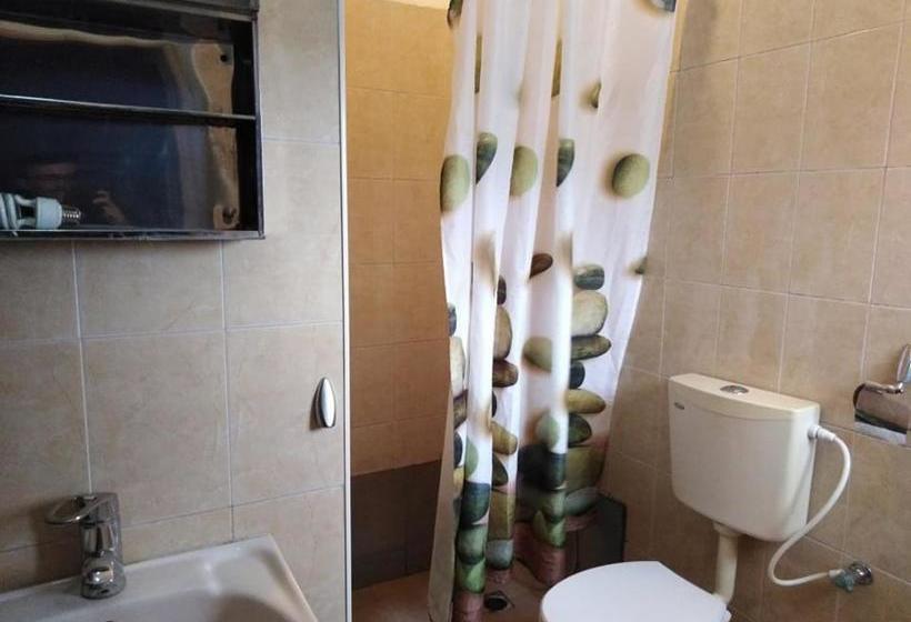 تختخواب و صبحانه Hanna Azar