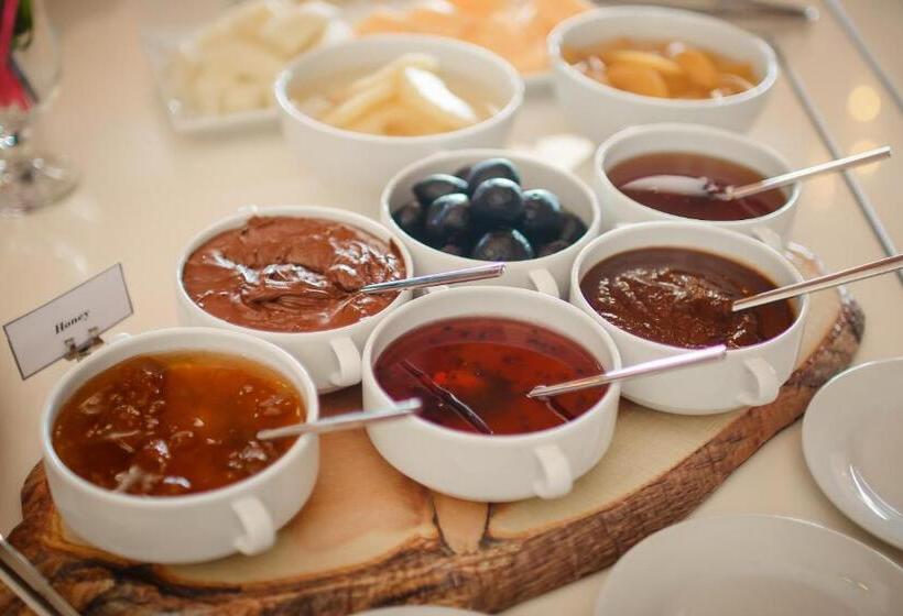 هتل Anaklia Resort by Pratap's Signature