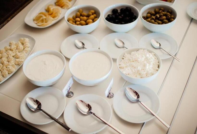 هتل Anaklia Resort by Pratap's Signature