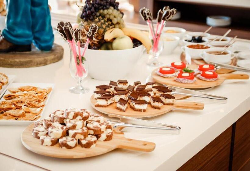 هتل Anaklia Resort by Pratap's Signature