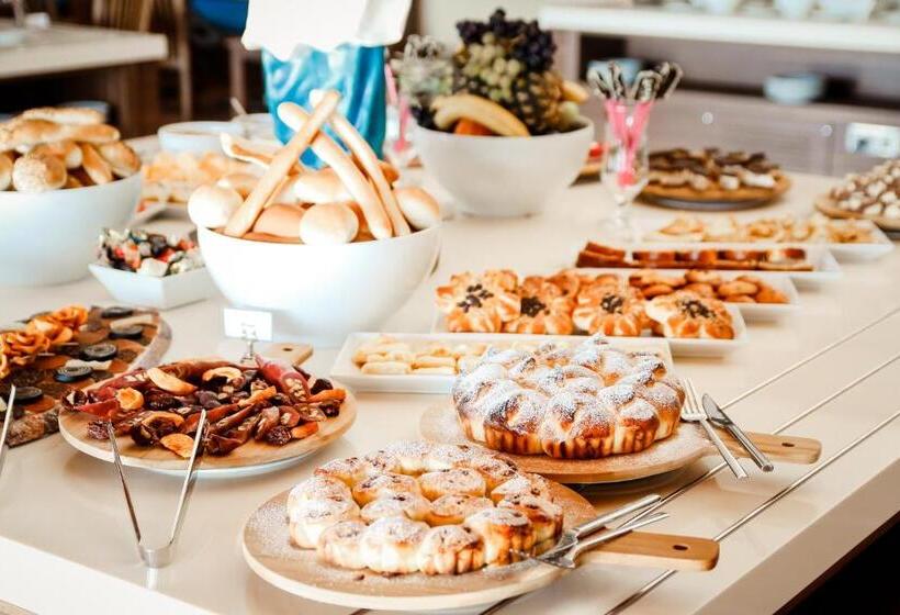 هتل Anaklia Resort by Pratap's Signature