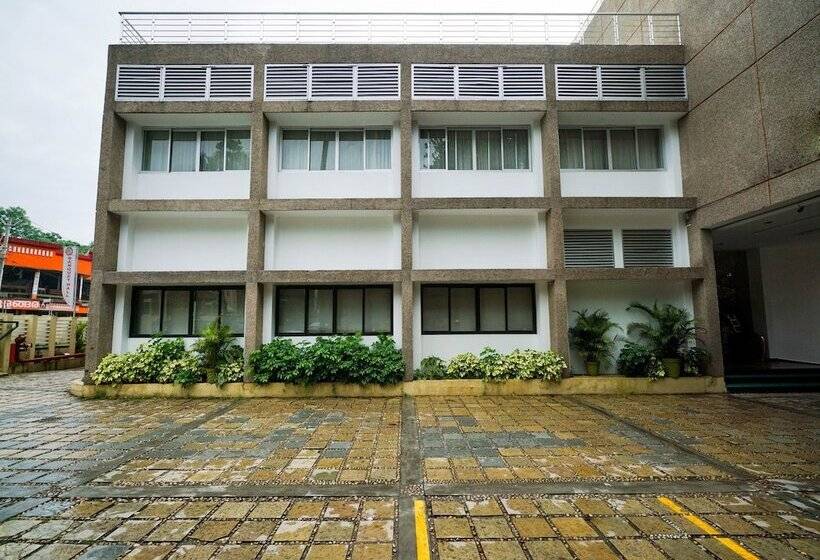 Super Hotel O Mookkannoor Tourist Home