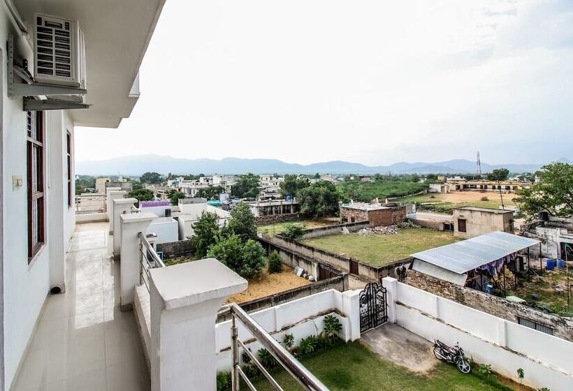 Отель Capital O 18272  Lambodar