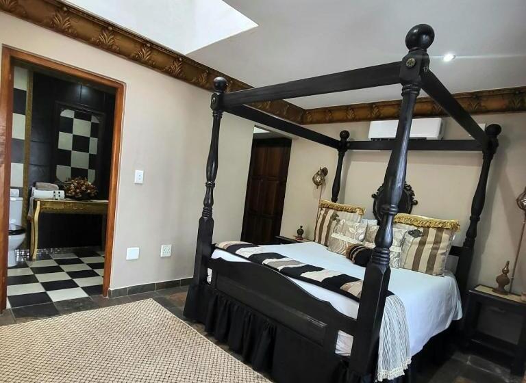 בית מלון כפרי Excalibur Boutique