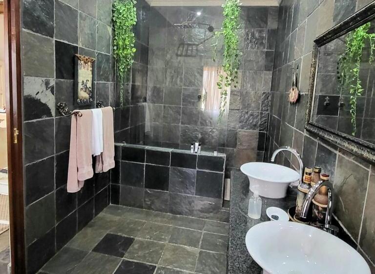 בית מלון כפרי Excalibur Boutique