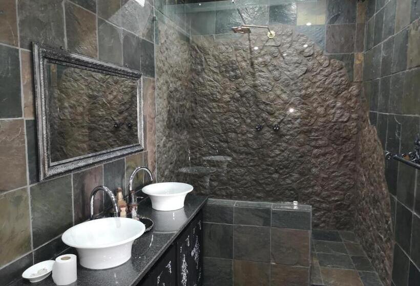 בית מלון כפרי Excalibur Boutique