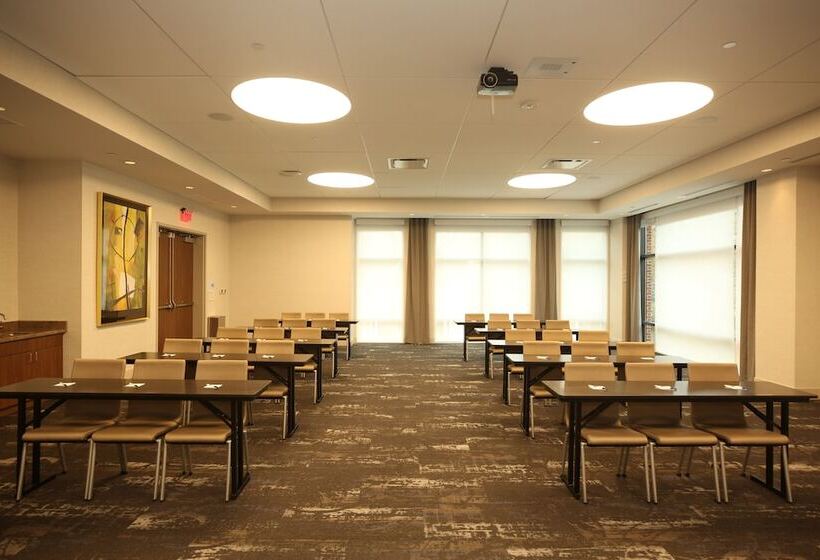 Отель Holiday Inn Express & Suites Charlotte South End, An Ihg