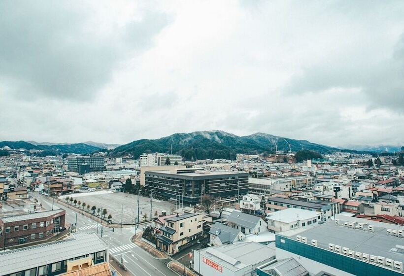 ホテル Kuretakesotakayama Ekimae