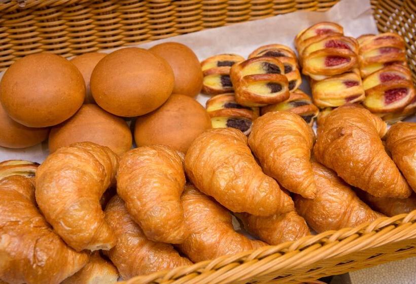 ホテル Kuretakesotakayama Ekimae