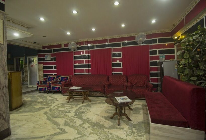 Отель Oyo 16794 Bidhan Residency