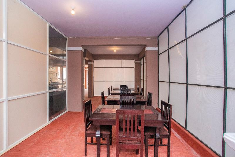 Отель Silverkey Executive Stays 24047 Airport