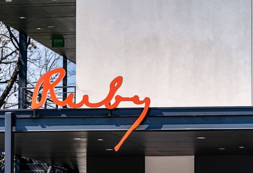 Отель The Ruby