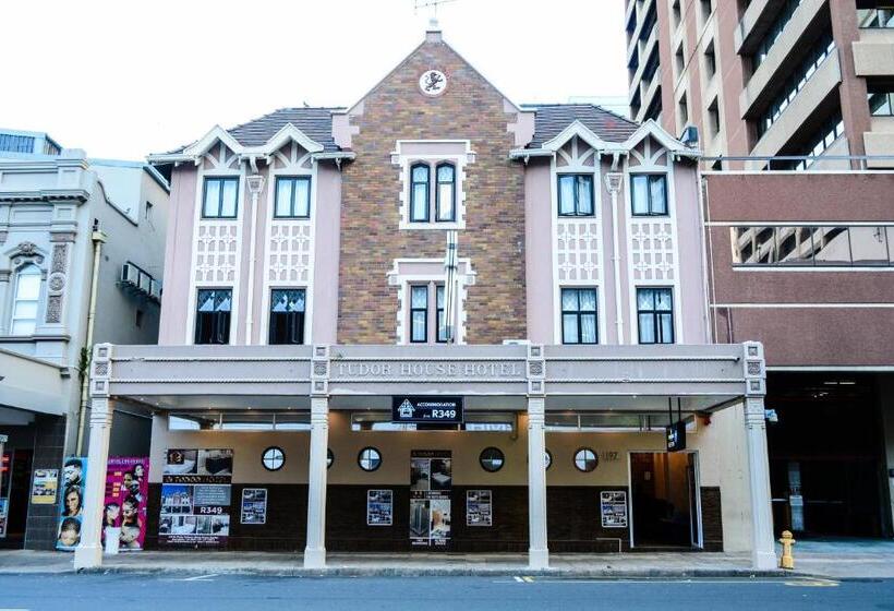 Отель Tudor House