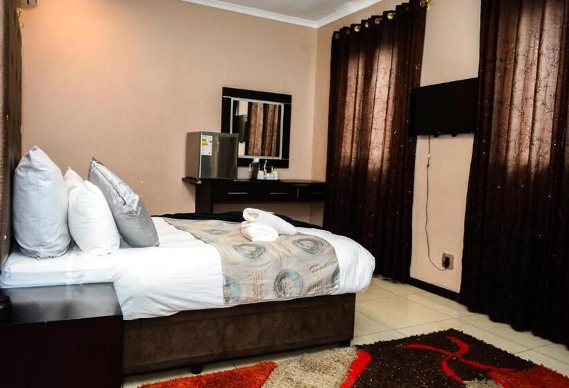 Отель Tudor House