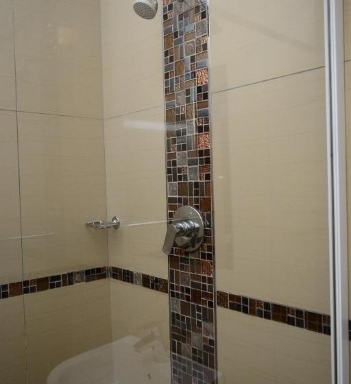 Отель Tudor House